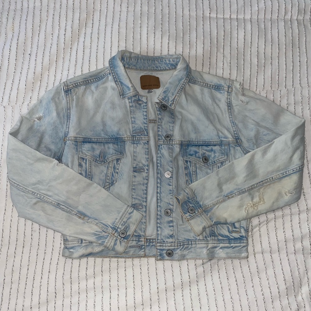 Cropped light wash American Eagle jean jacket
